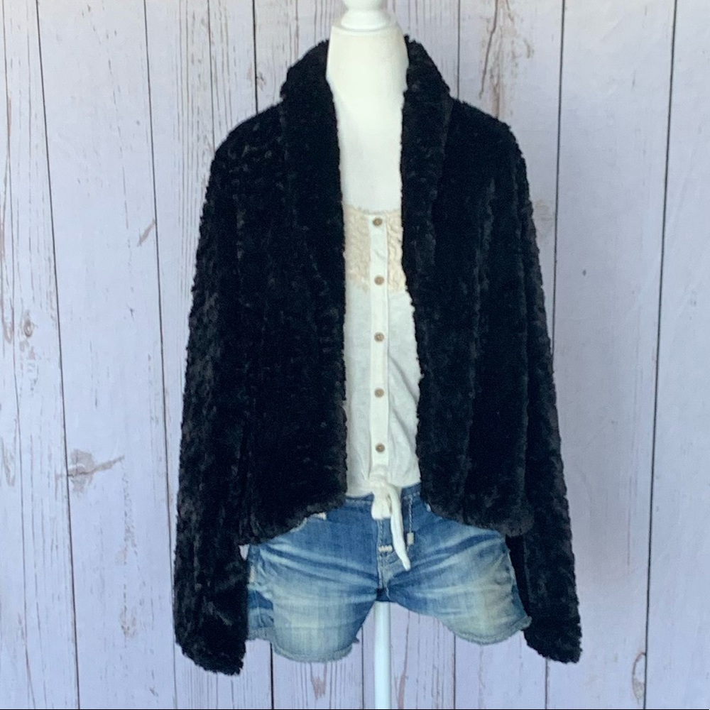 🎉HP🎉 Women’s Xhilaration Faux Fur Jacket